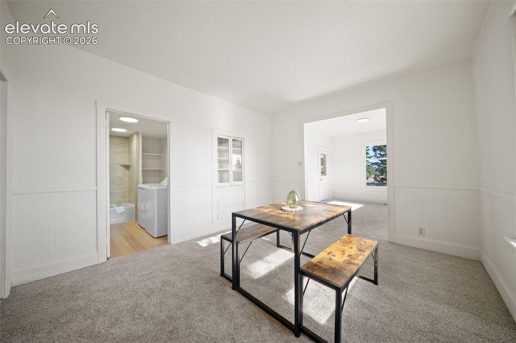 Image 9 of 18: Dining Area