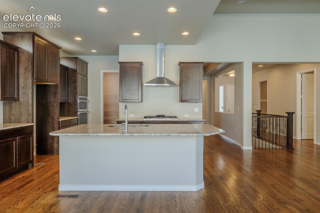 Image 10 of 47: Kitchen