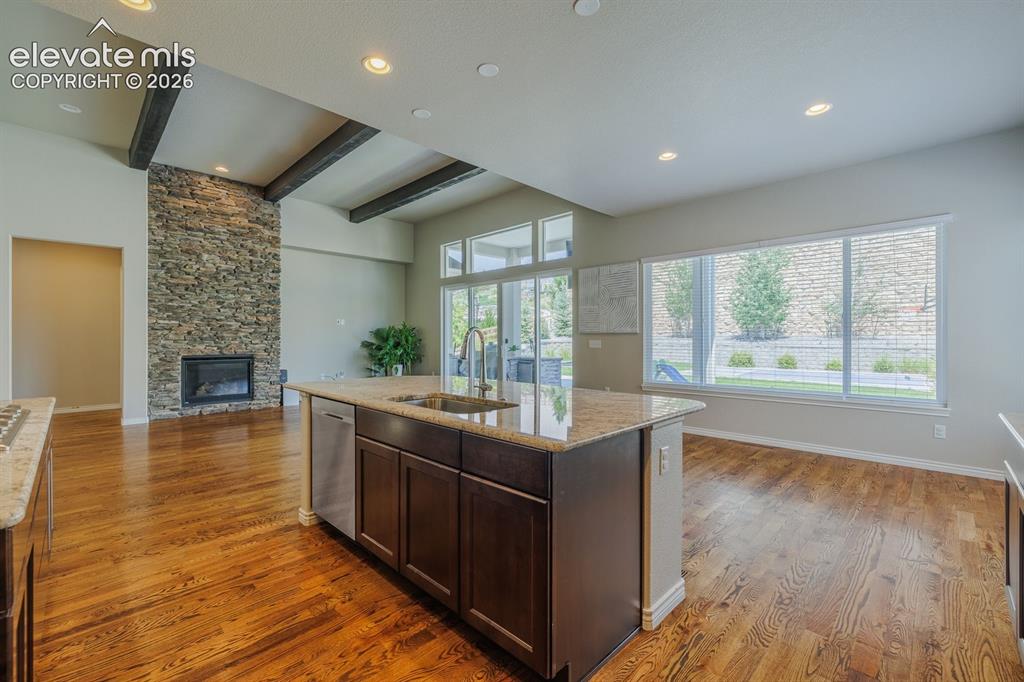 Image 15 of 47: Kitchen