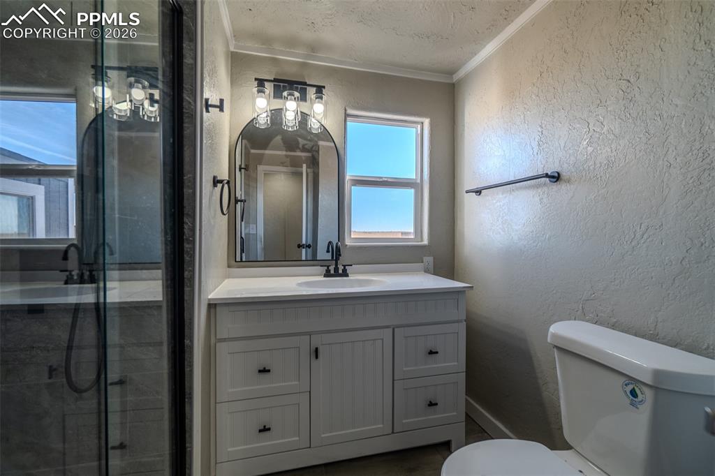 Image 10 of 37: Bathroom