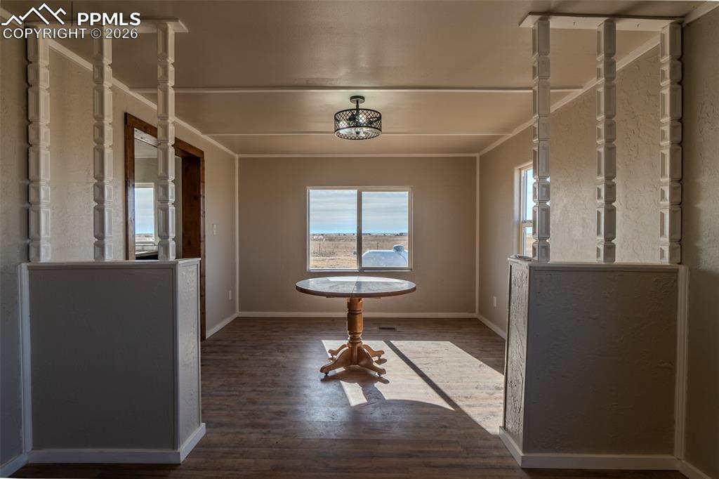 Image 17 of 37: Dining Area