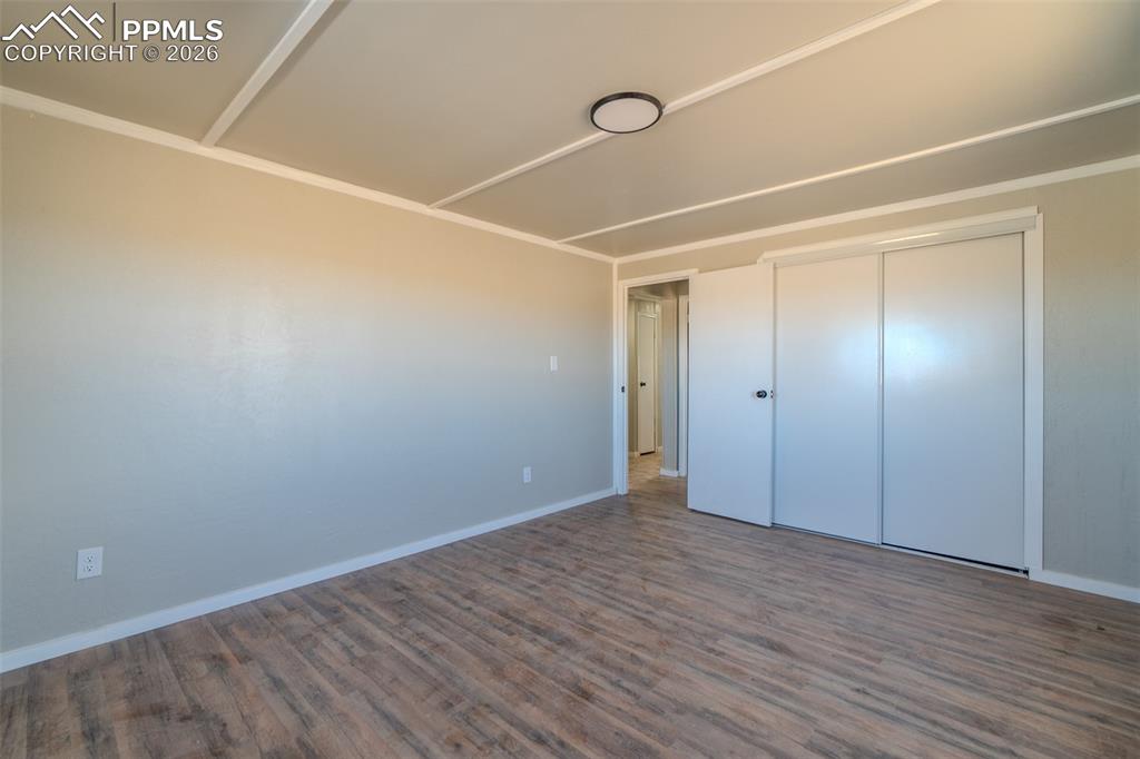 Image 23 of 37: Bedroom