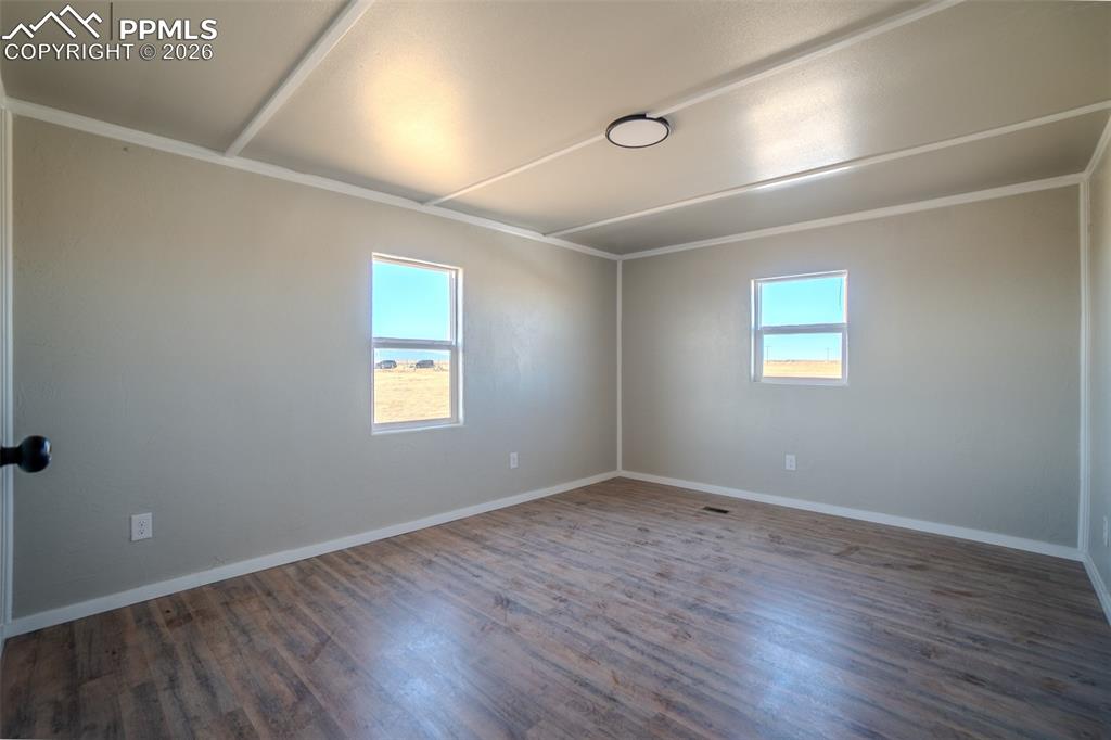 Image 24 of 37: Bedroom