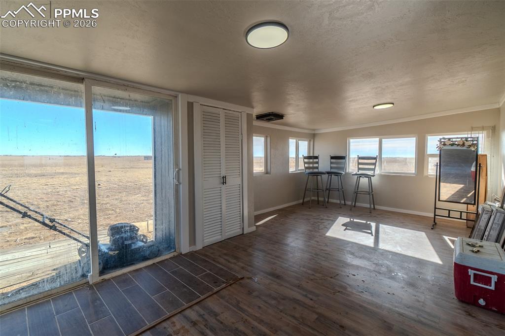 Image 29 of 37: Office