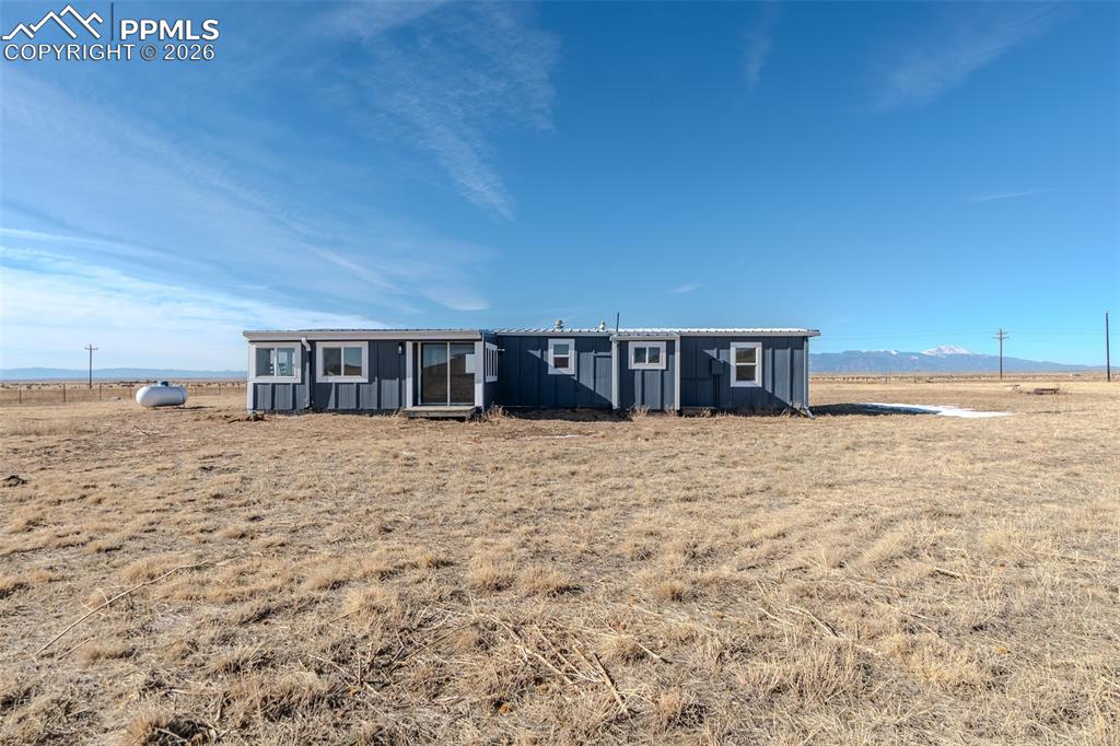 Image 32 of 37: Back of Structure