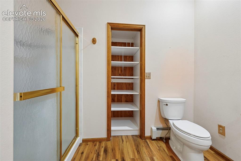 Image 18 of 50: Bathroom
