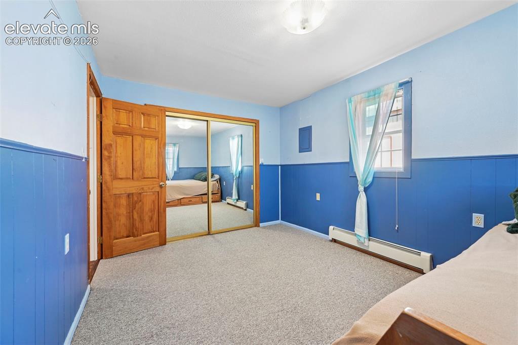 Image 19 of 50: Bedroom