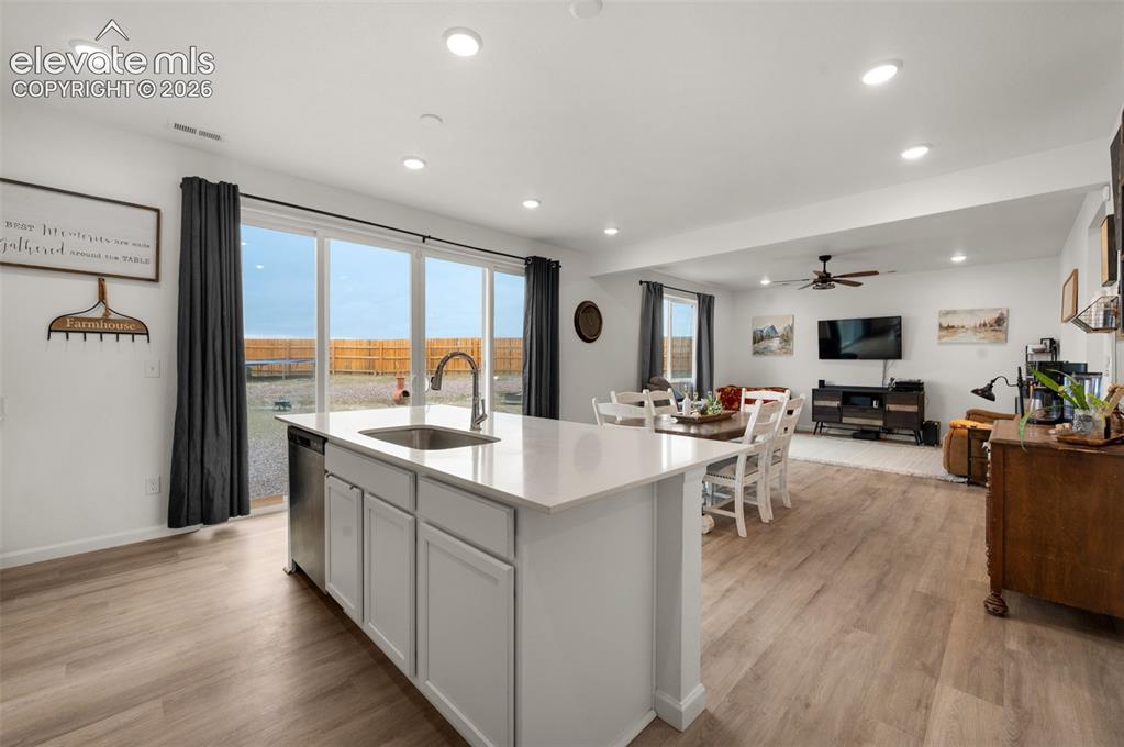 Image 11 of 27: Dining Area