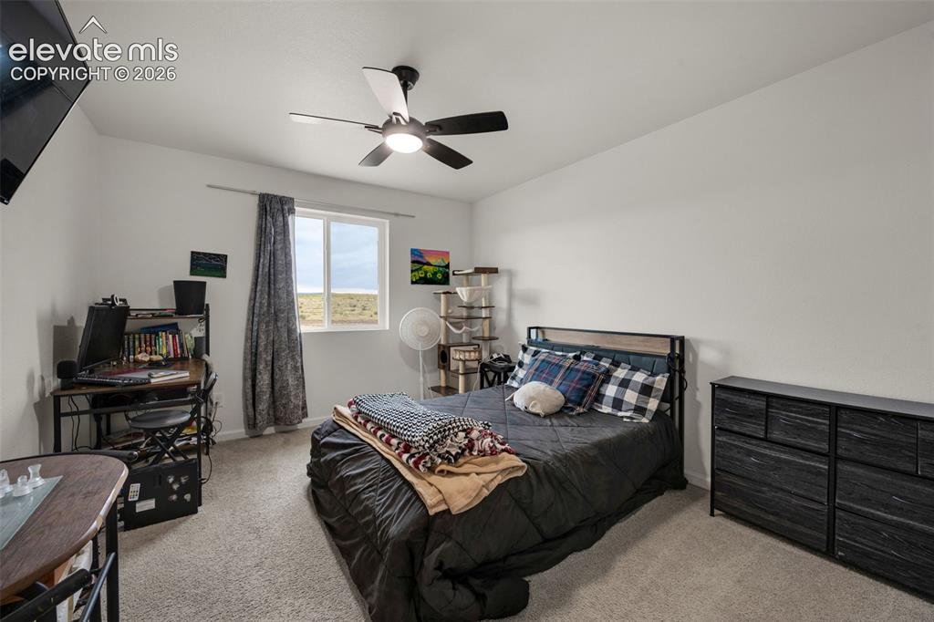 Image 17 of 27: Bedroom