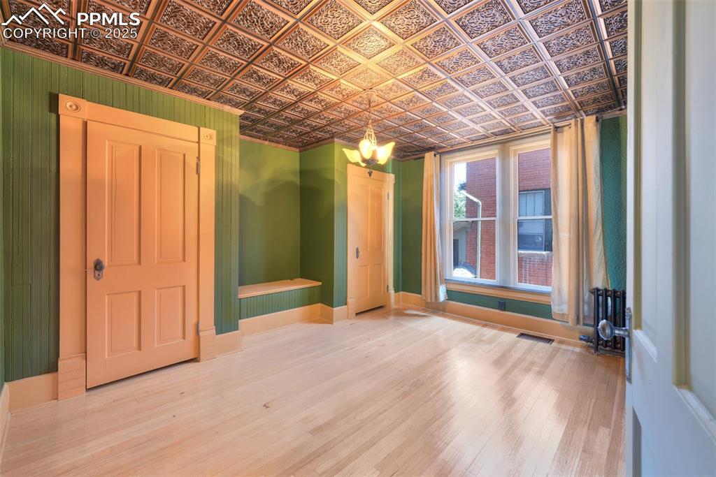 Image 13 of 45: Dining Area
