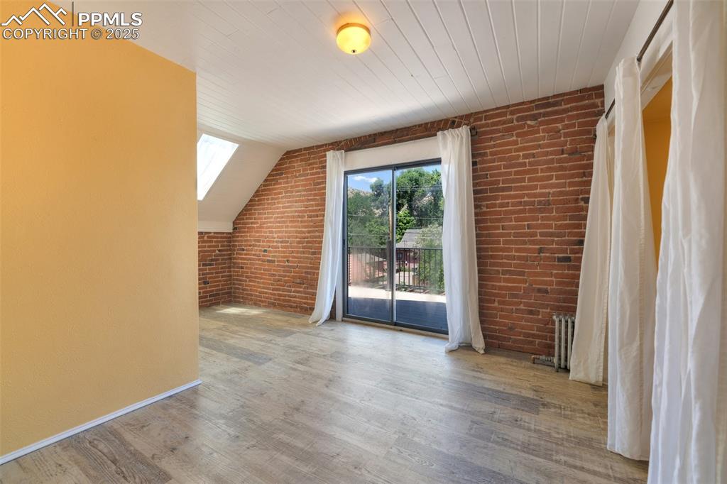 Image 14 of 45: Bonus Room