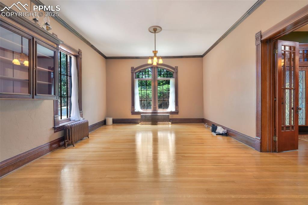 Image 18 of 45: Dining Area
