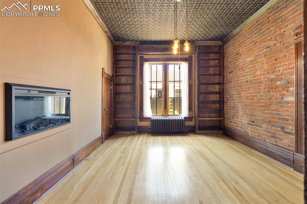Image 20 of 45: Dining Area