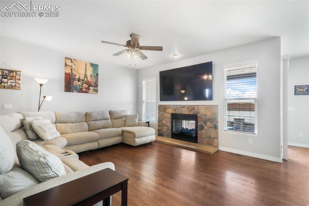 Image 15 of 50: Living Room