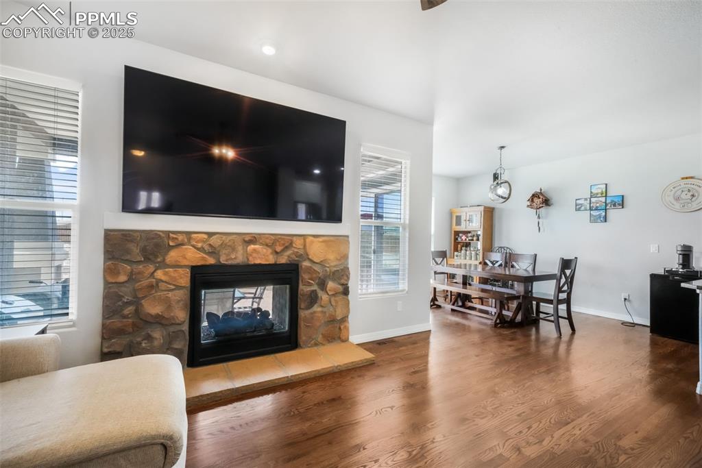 Image 16 of 50: Living Room