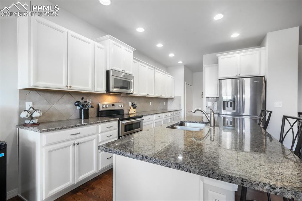 Image 21 of 50: Kitchen