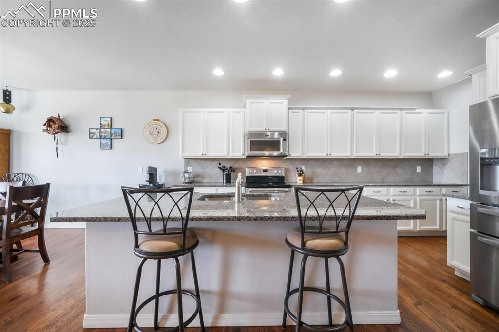 Image 23 of 50: Kitchen