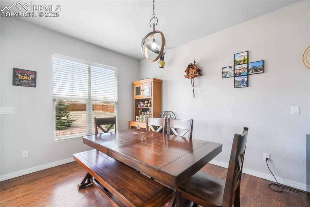 Image 24 of 50: Dining Area