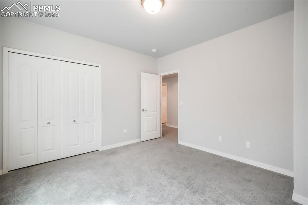 Image 33 of 50: Bedroom