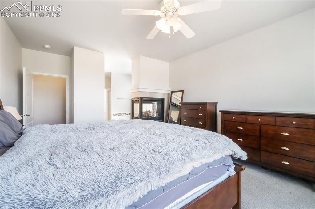 Image 8 of 50: Bedroom