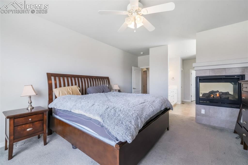 Image 9 of 50: Bedroom