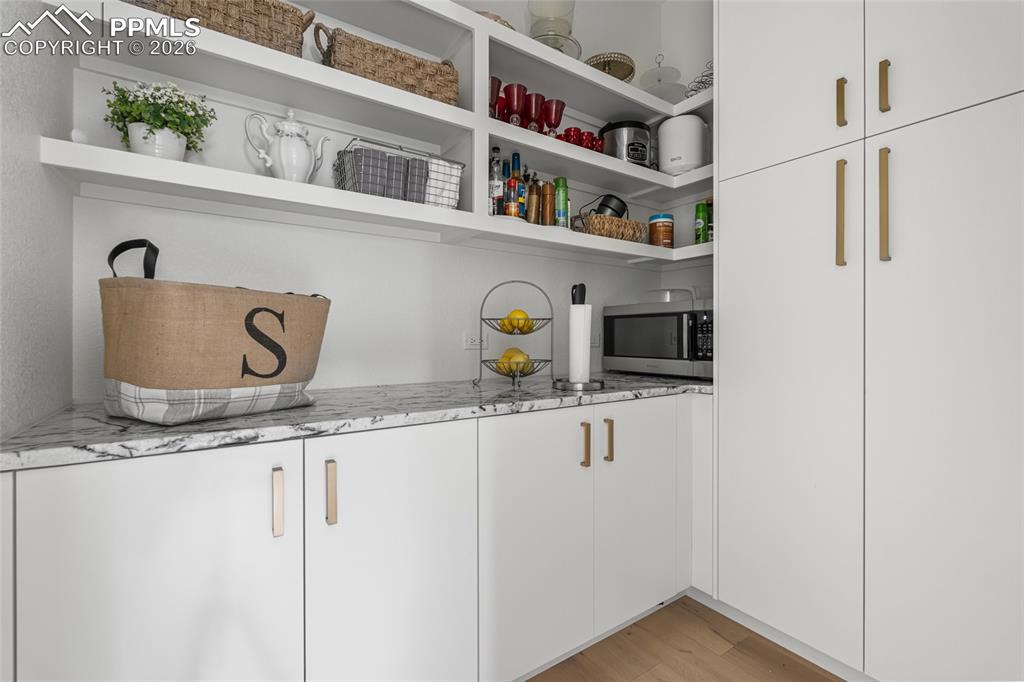 Image 14 of 32: Pantry