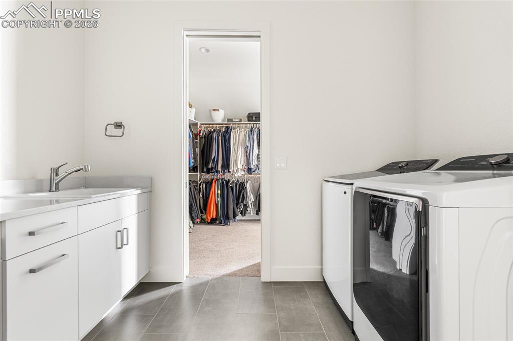 Image 20 of 32: Laundry