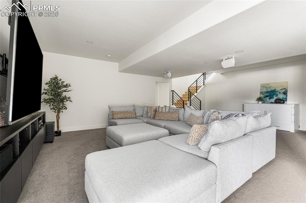 Image 21 of 32: Living Room