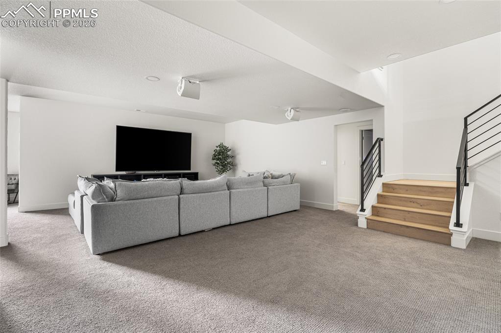 Image 23 of 32: Living Room