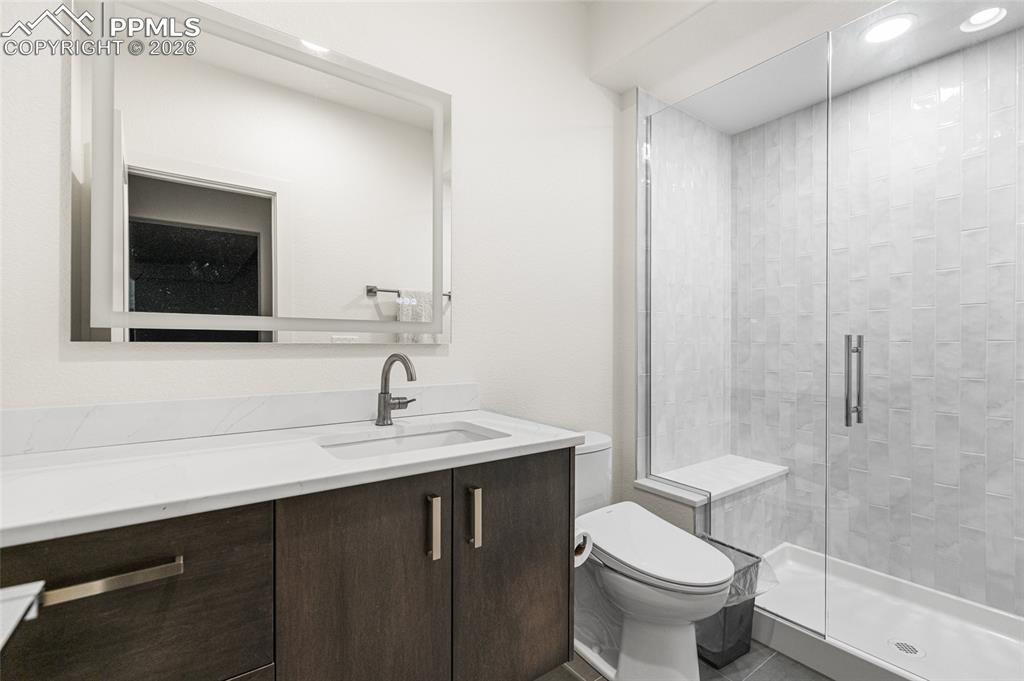 Image 26 of 32: Bathroom