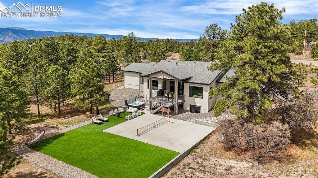 Image 29 of 32: Back of Structure