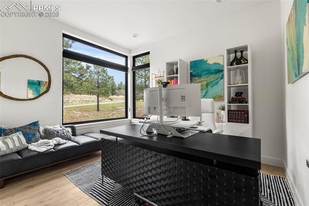 Image 5 of 32: Office