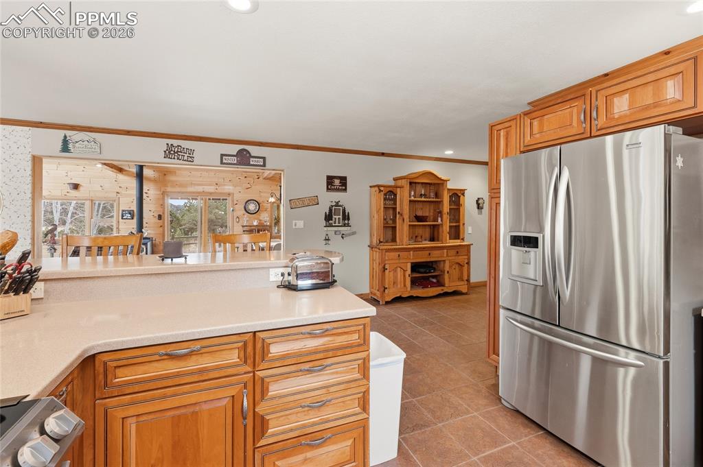 Image 12 of 50: Kitchen