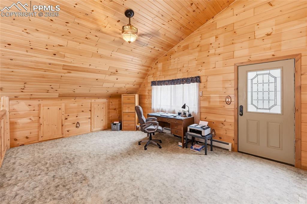 Image 17 of 50: Office