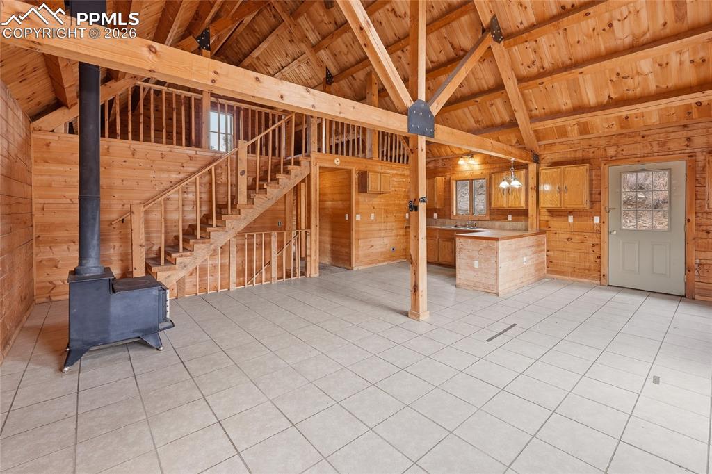 Image 27 of 50: Living Room