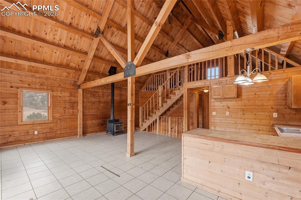 Image 28 of 50: Living Room