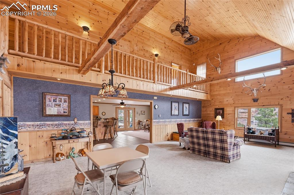 Image 4 of 50: Dining Area