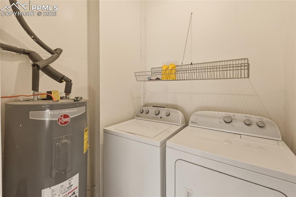 Image 40 of 50: Laundry