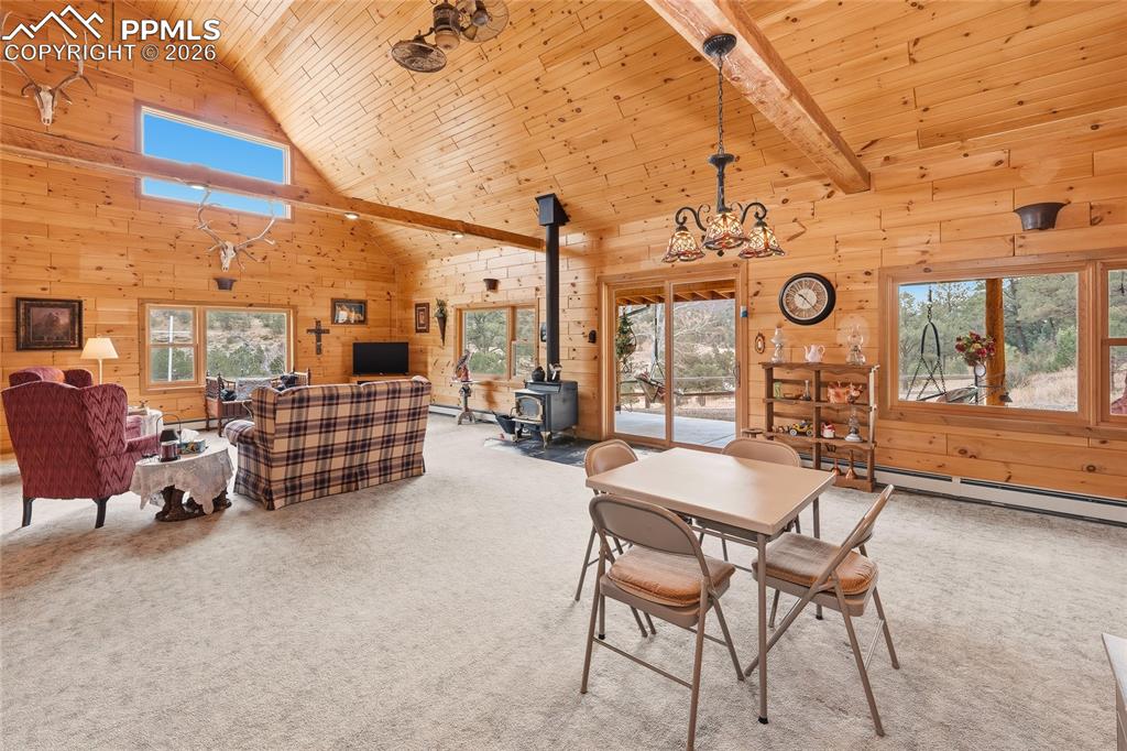 Image 5 of 50: Dining Area