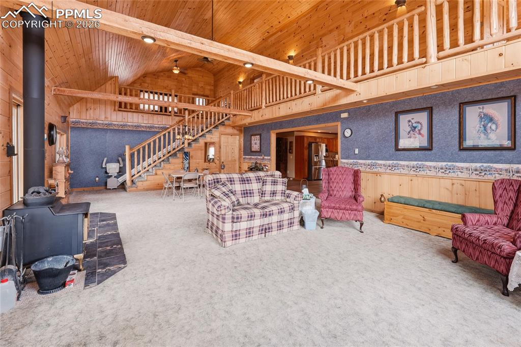 Image 6 of 50: Living Room