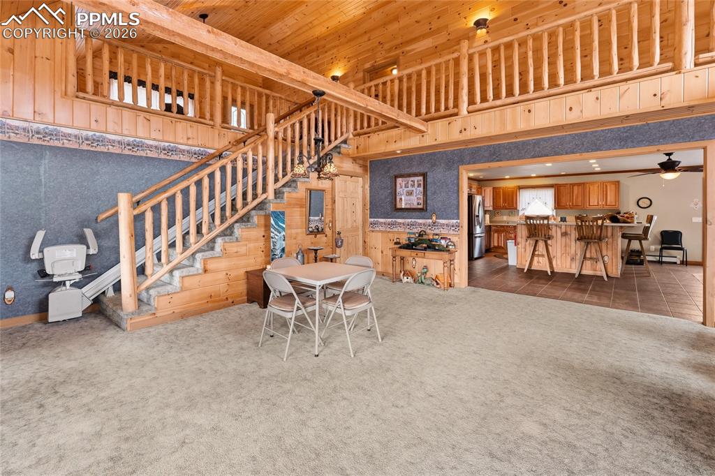 Image 8 of 50: Dining Area