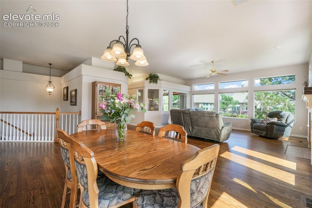 Image 12 of 50: Dining Area