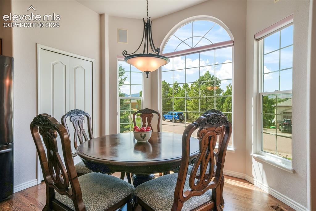 Image 8 of 50: Kitchen