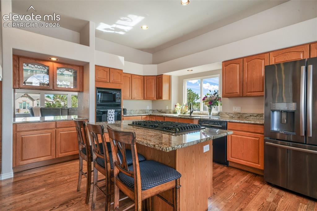 Image 9 of 50: Kitchen