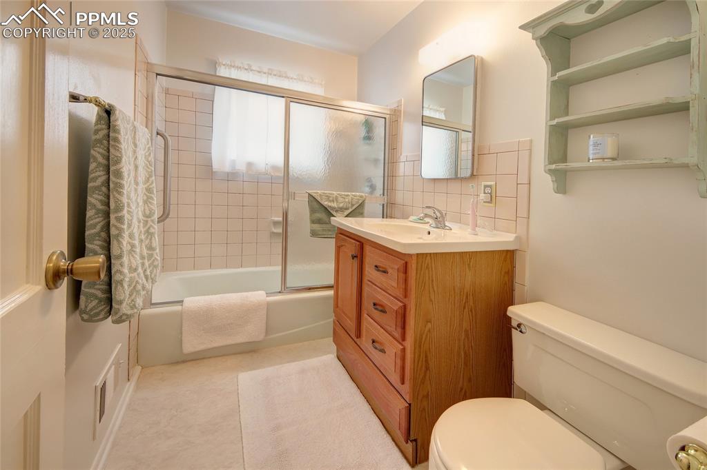Image 11 of 20: FULL BATH