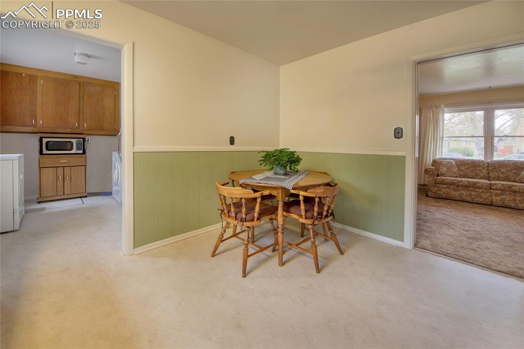 Image 8 of 20: EAT IN KITCHEN
