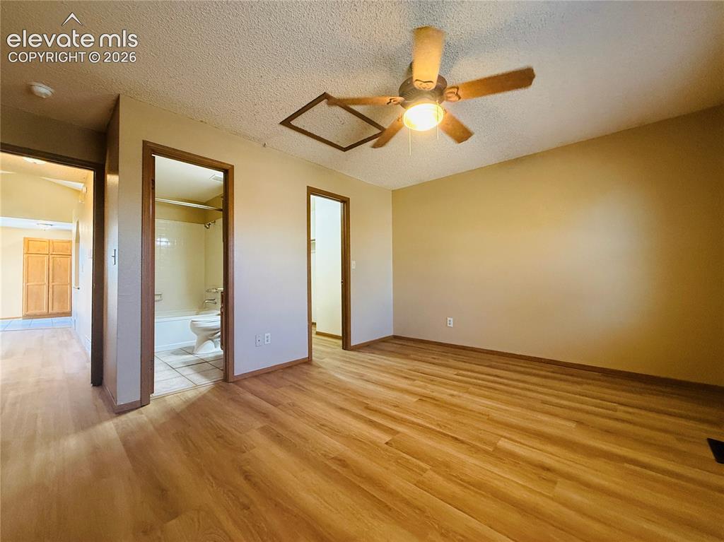 Image 12 of 18: Bedroom