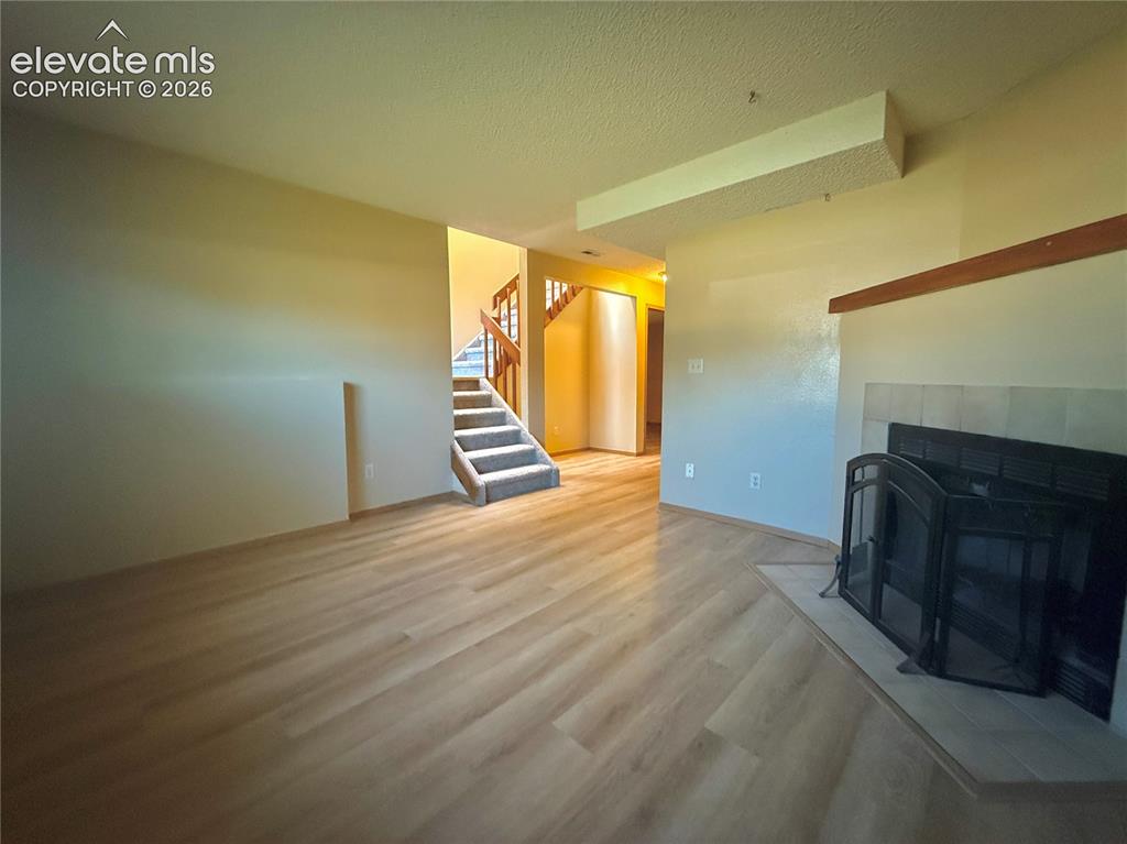 Image 3 of 18: Living Room