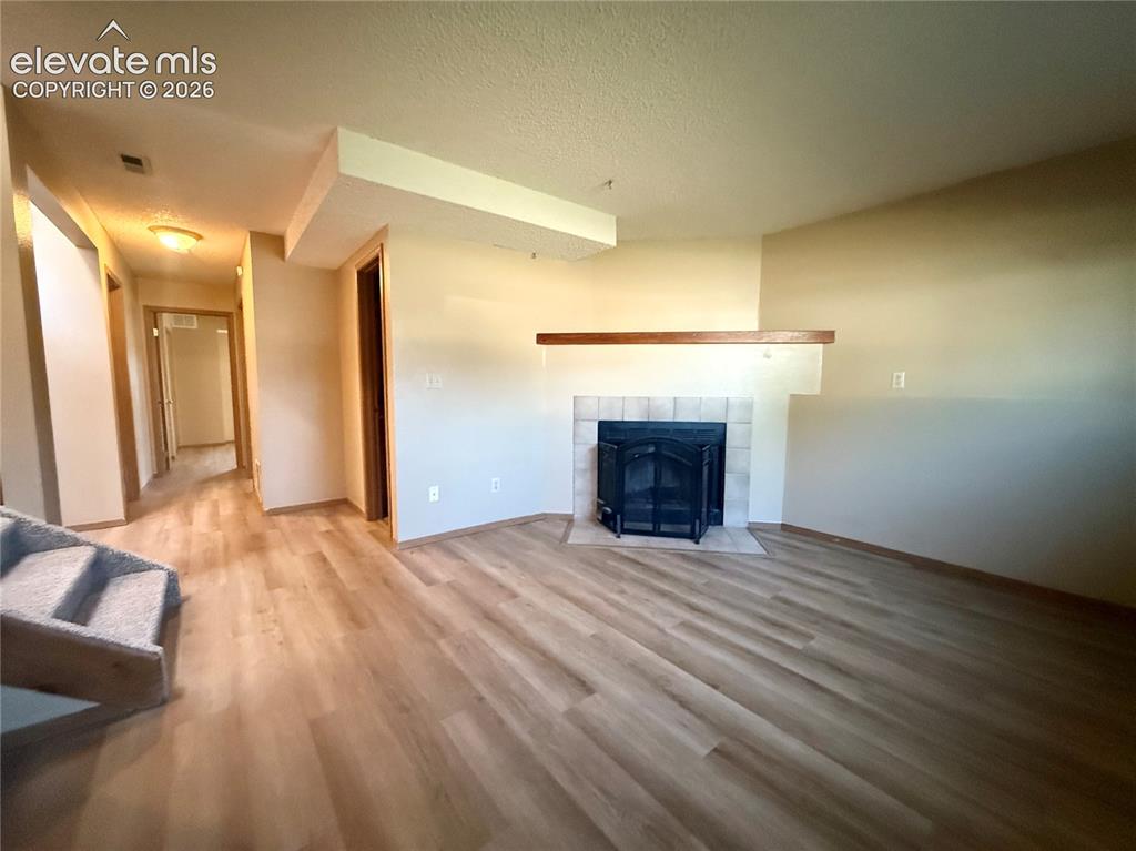 Image 4 of 18: Living Room