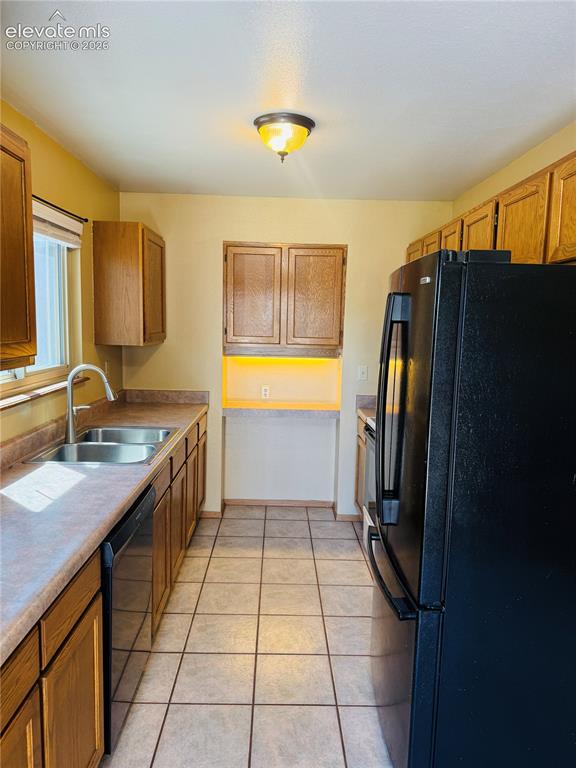 Image 7 of 18: Kitchen